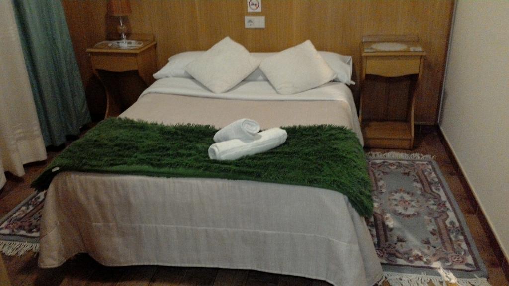 Hostal Ponte Dos Santos Ribadeo Eksteriør billede