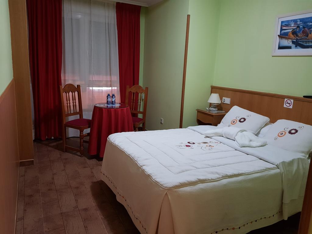 Hostal Ponte Dos Santos Ribadeo Eksteriør billede