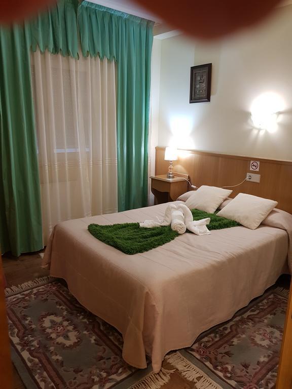 Hostal Ponte Dos Santos Ribadeo Eksteriør billede