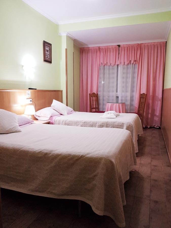 Hostal Ponte Dos Santos Ribadeo Eksteriør billede