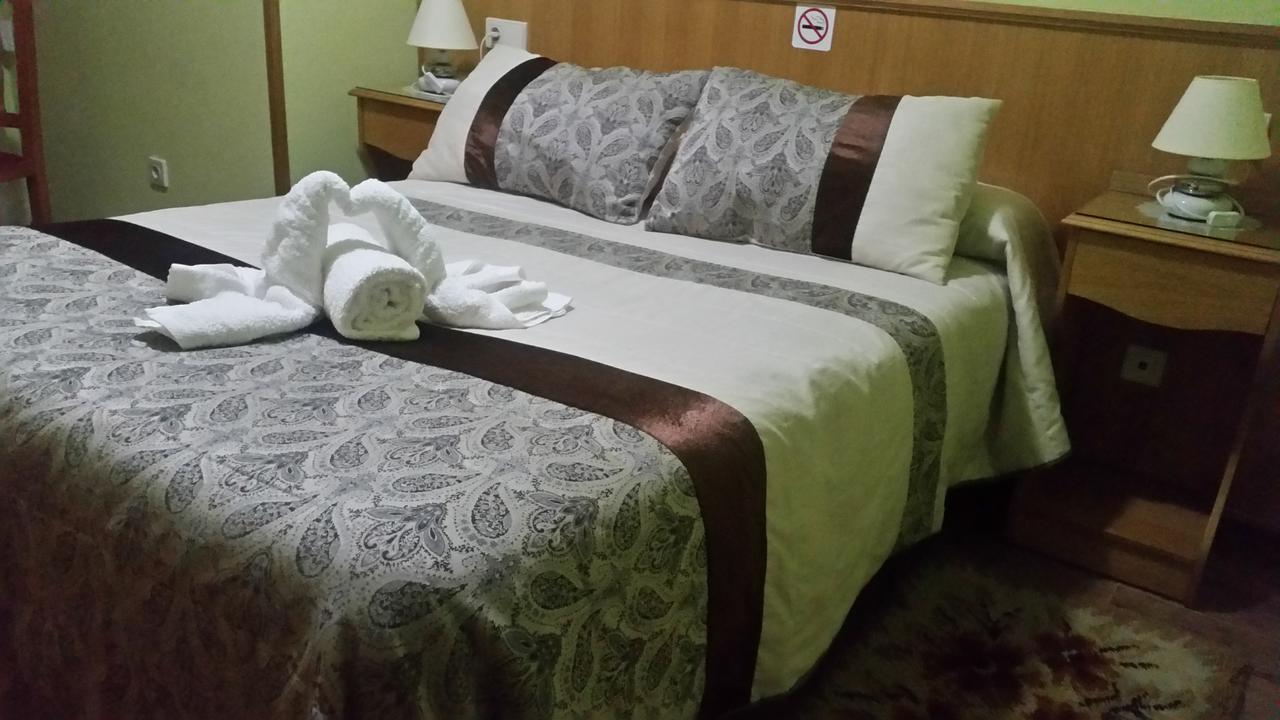 Hostal Ponte Dos Santos Ribadeo Eksteriør billede