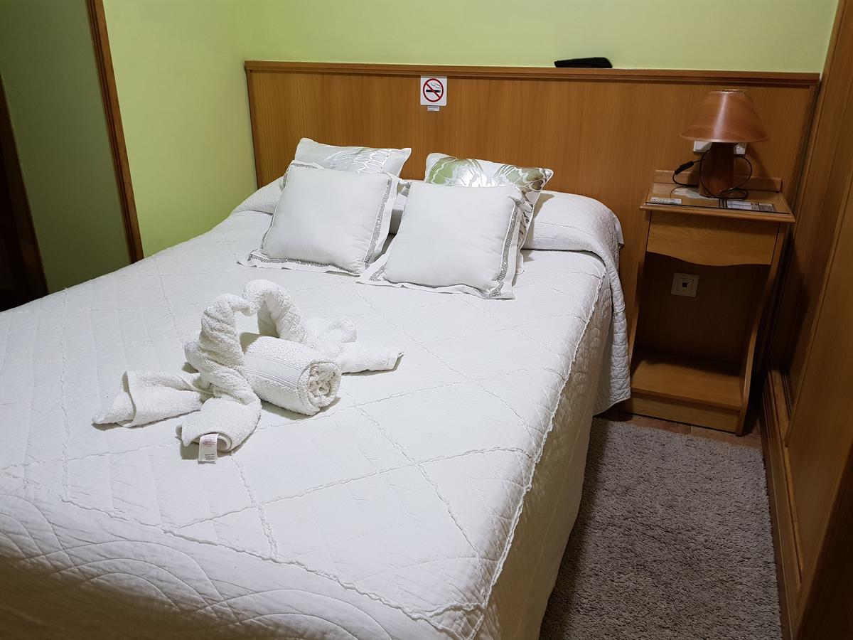 Hostal Ponte Dos Santos Ribadeo Eksteriør billede